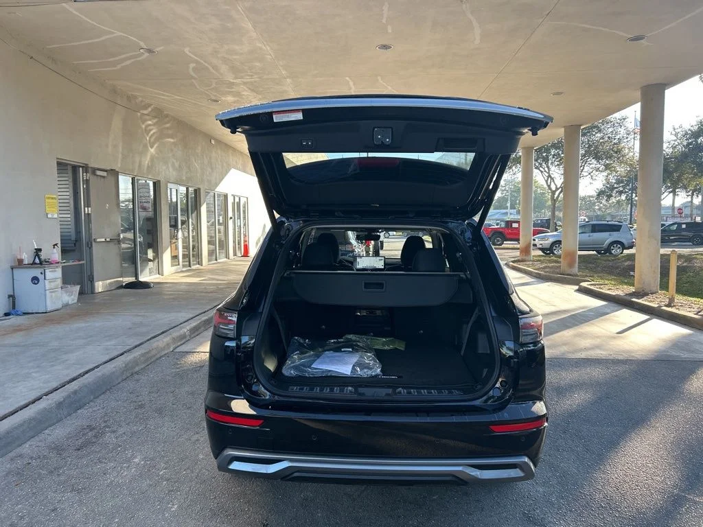 New 2026 Black Mitsubishi SE image 32