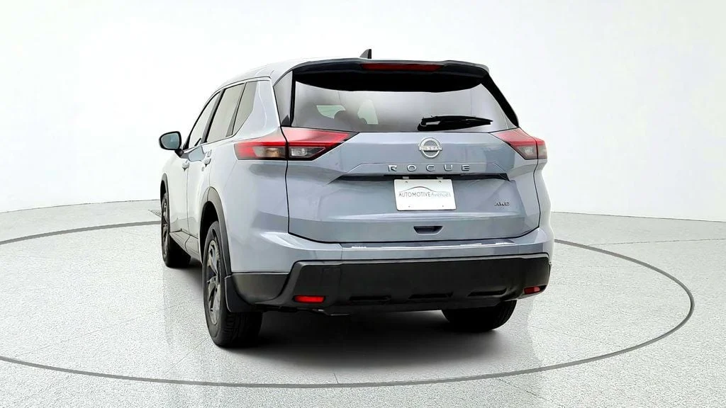Used 2026 Boulder Gray Pearl Nissan 2026.5 AWD SV image 6