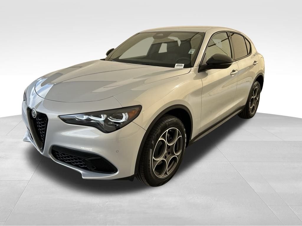 New 2025 Moonlight Gray Metallic Exterior Paint Alfa Romeo Base image 17