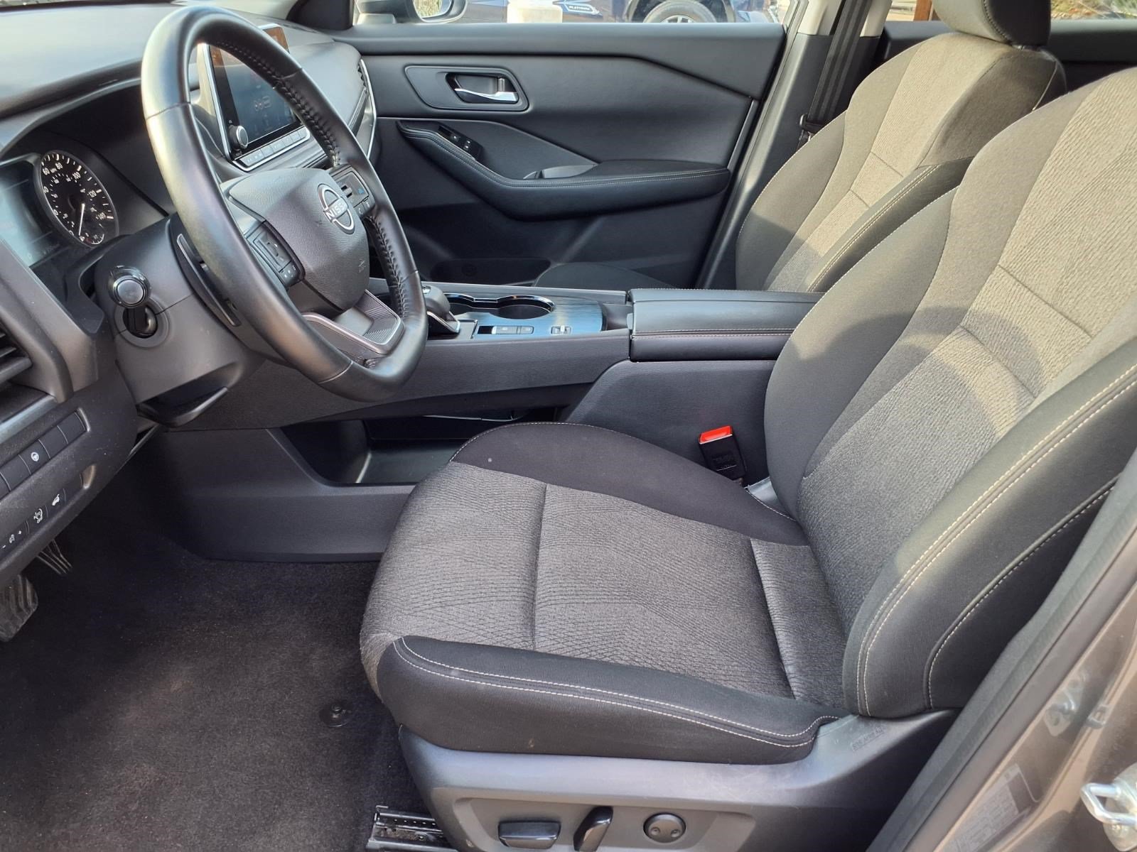 Used 2025 Gun Metallic Nissan SV image 12