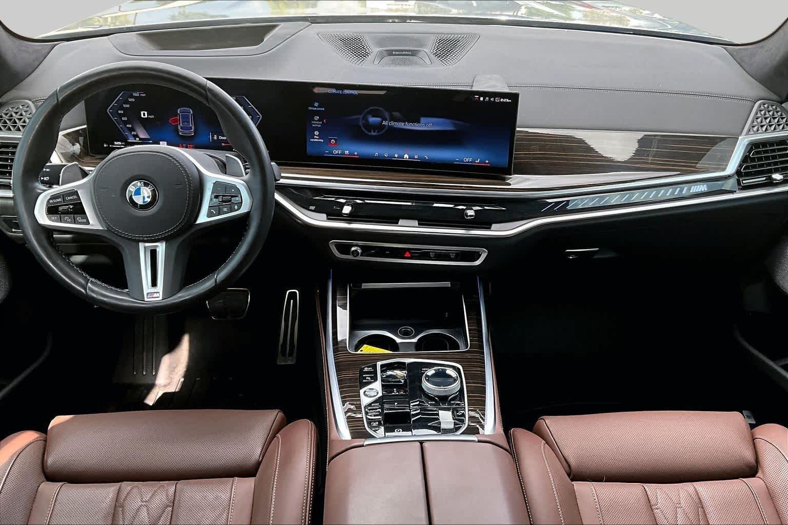 Used 2026 Skyscraper Grey Metallic BMW M60i image 13