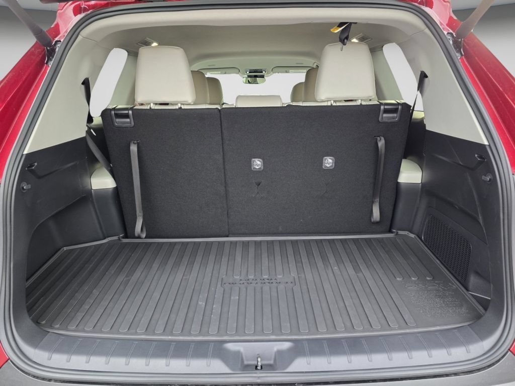 Used 2026 Pearl Toyota XLE image 27