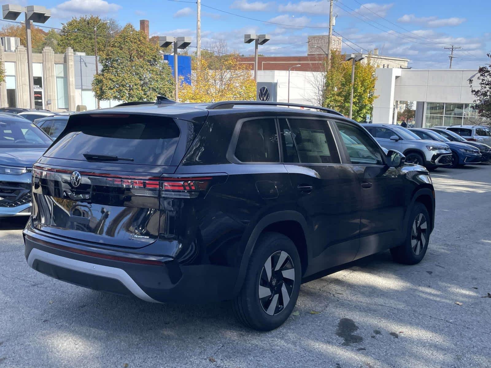 New 2027 DEEP BLACK PEARL Volkswagen SE image 7