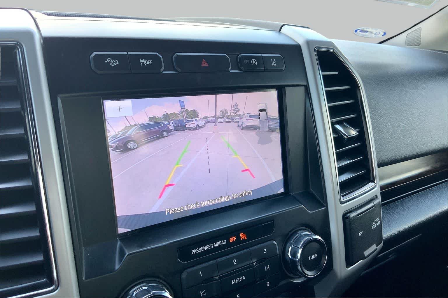 Used 2020 Agate Black Metallic Ford LARIAT image 28