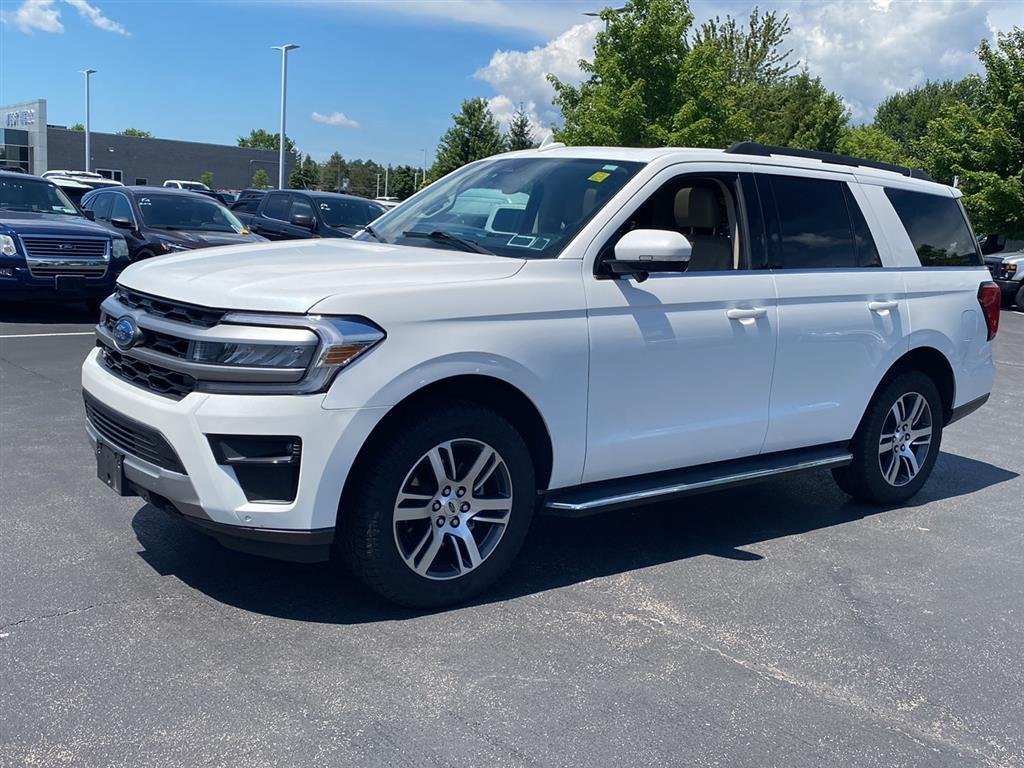 Used 2023 Star White Metallic Tri-Coat Ford XLT image 7
