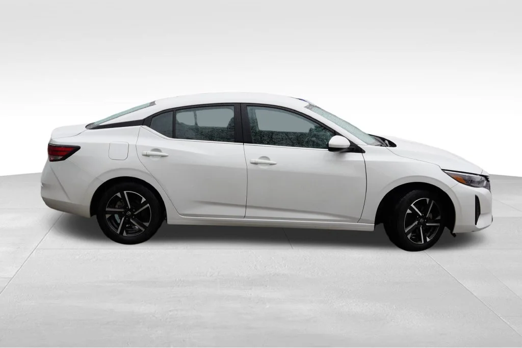 Used 2025 Aspen White Tricoat Nissan SV image 3