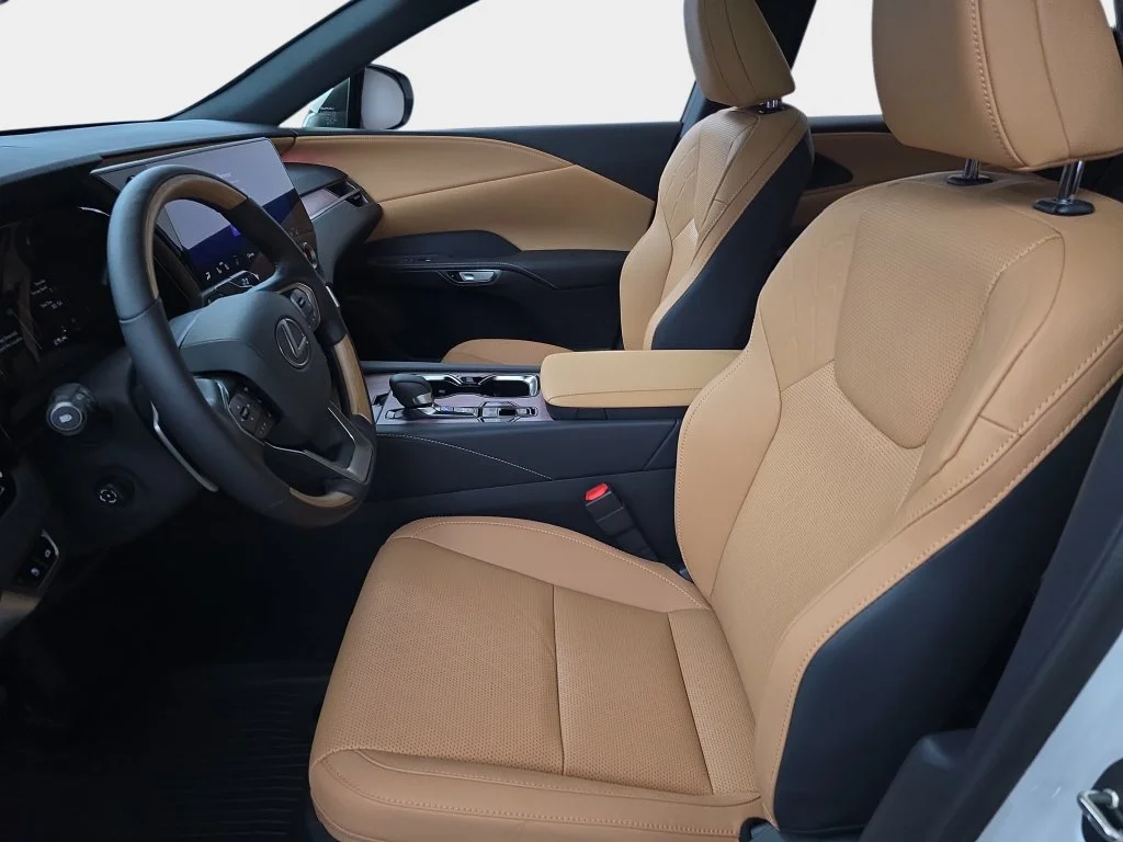 New 2026 Eminent White Pearl Lexus PREMIUM PLUS image 15