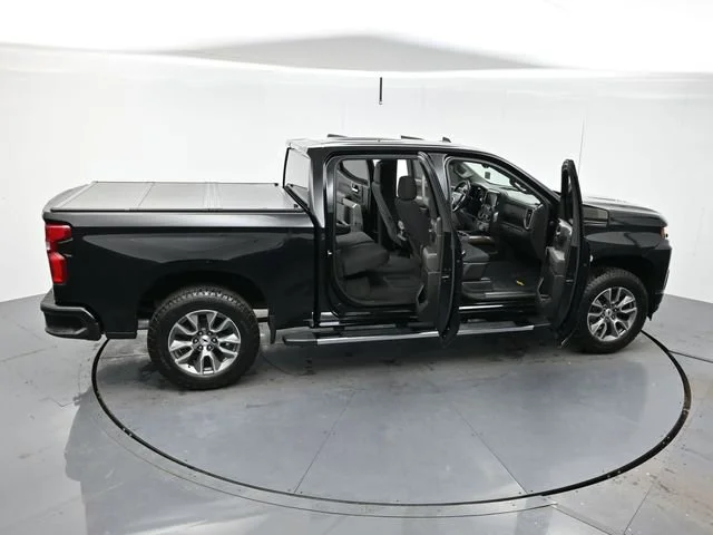 Used 2022 Mosaic Black Metallic Chevrolet RST image 43