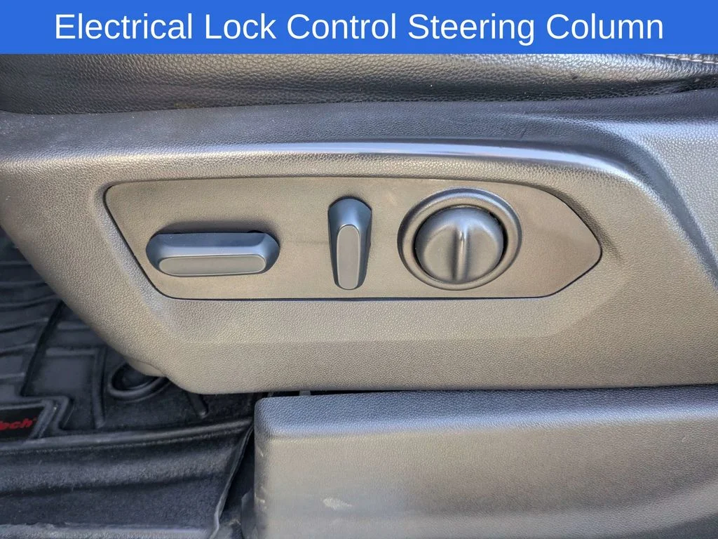 Used 2022 White Chevrolet LT image 18