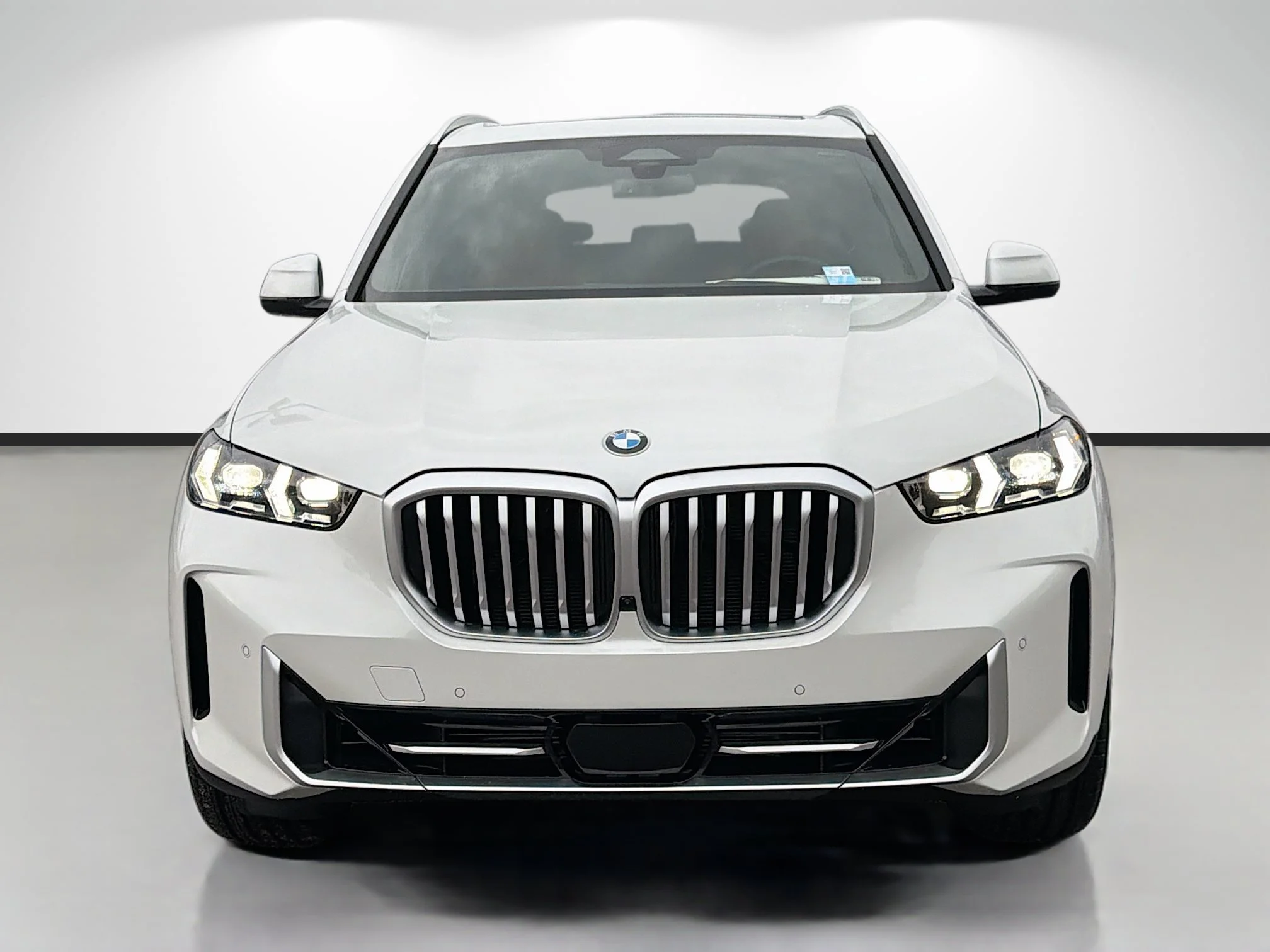 New 2026 Mineral White Metallic BMW xDrive40i image 8