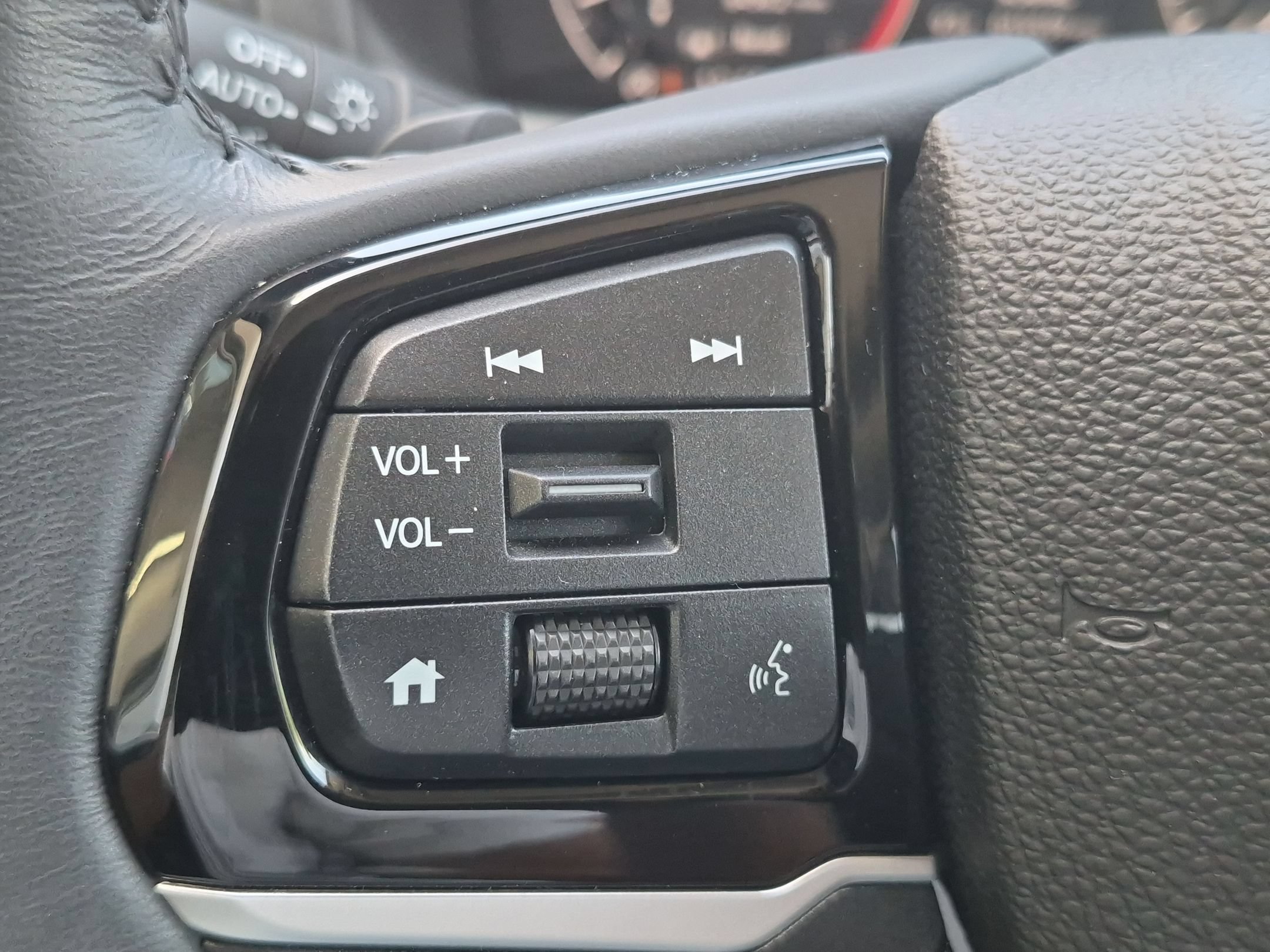 2025 Honda Odyssey Touring - Photo 14
