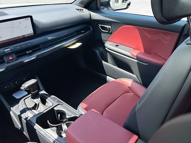 New 2026 Snow White Pearl Kia GT-Line image 25