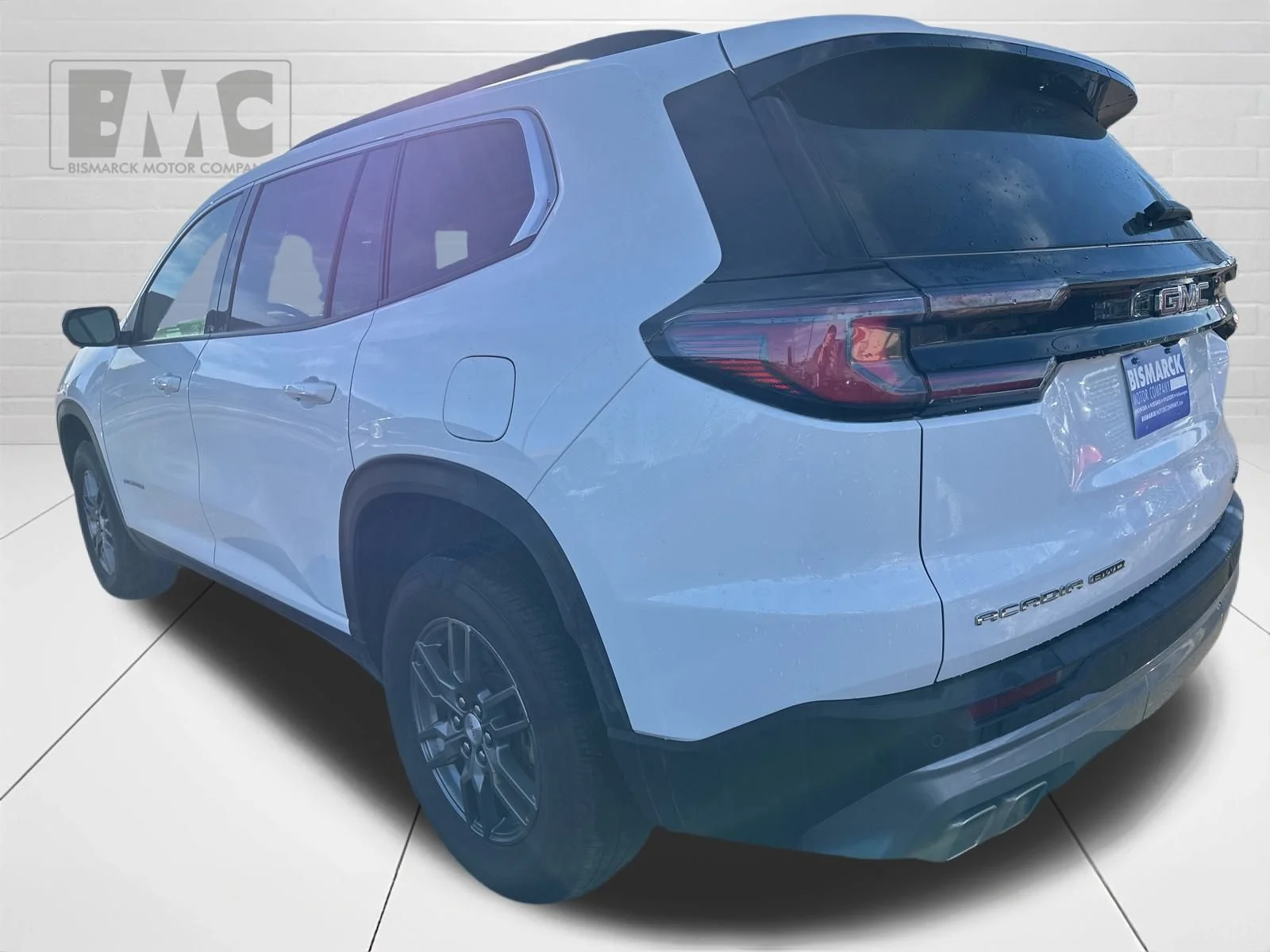 Used 2025 White GMC Elevation image 5