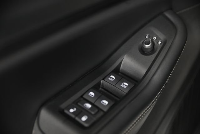 Used 2025 Silver Jeep Laredo image 14