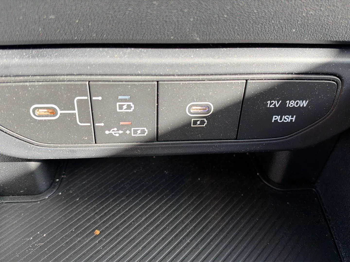 Used 2025 Aurora Black Pearl Kia LXS image 15