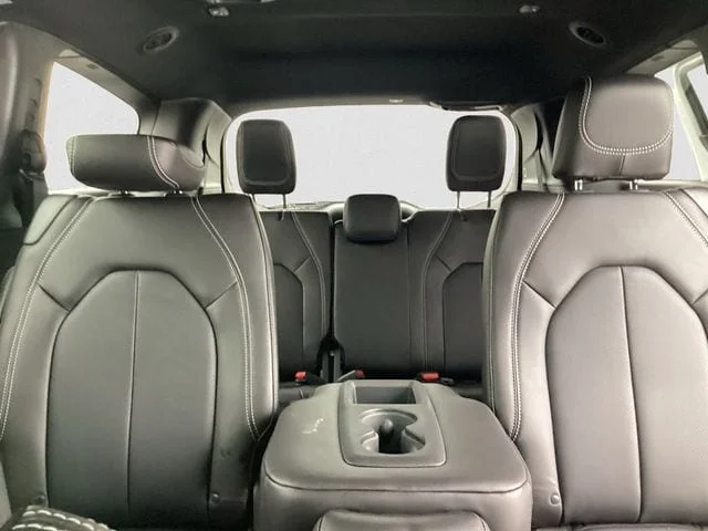 New 2026 Bright White Clearcoat Chrysler SELECT image 14