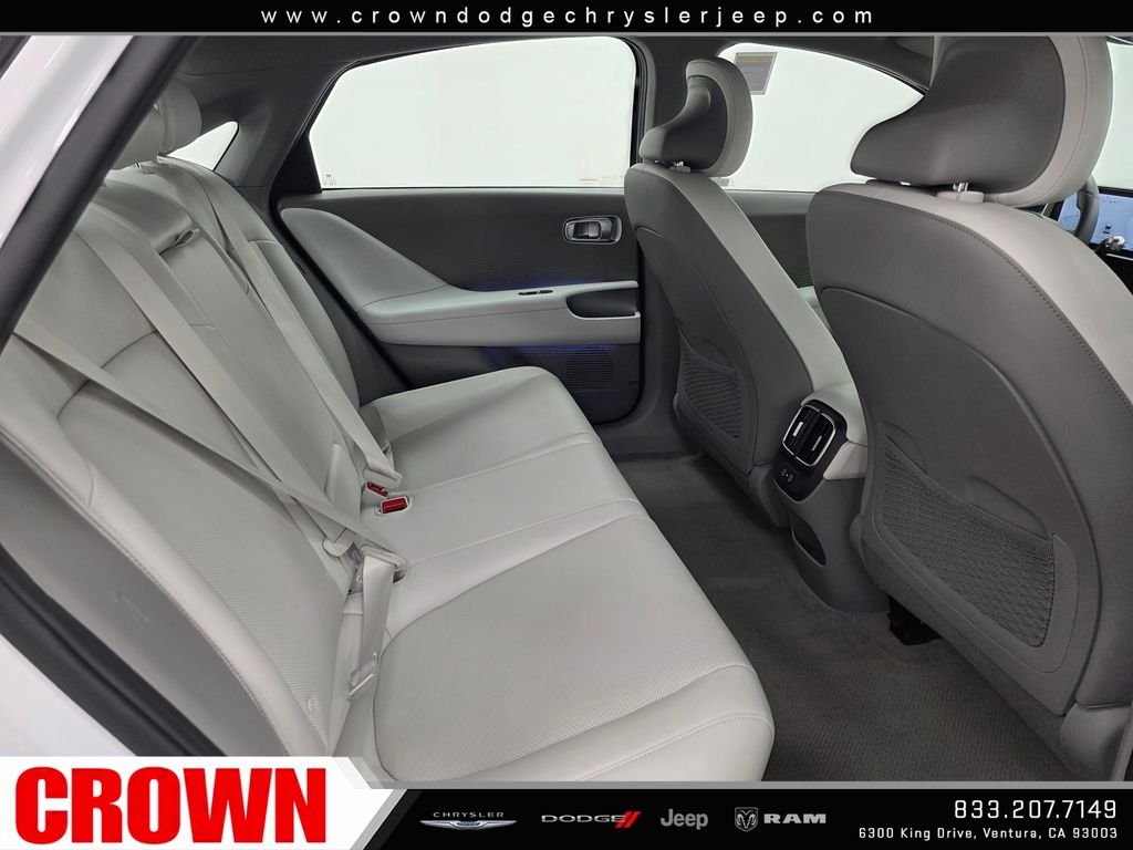 Used 2023 White Hyundai SEL image 14