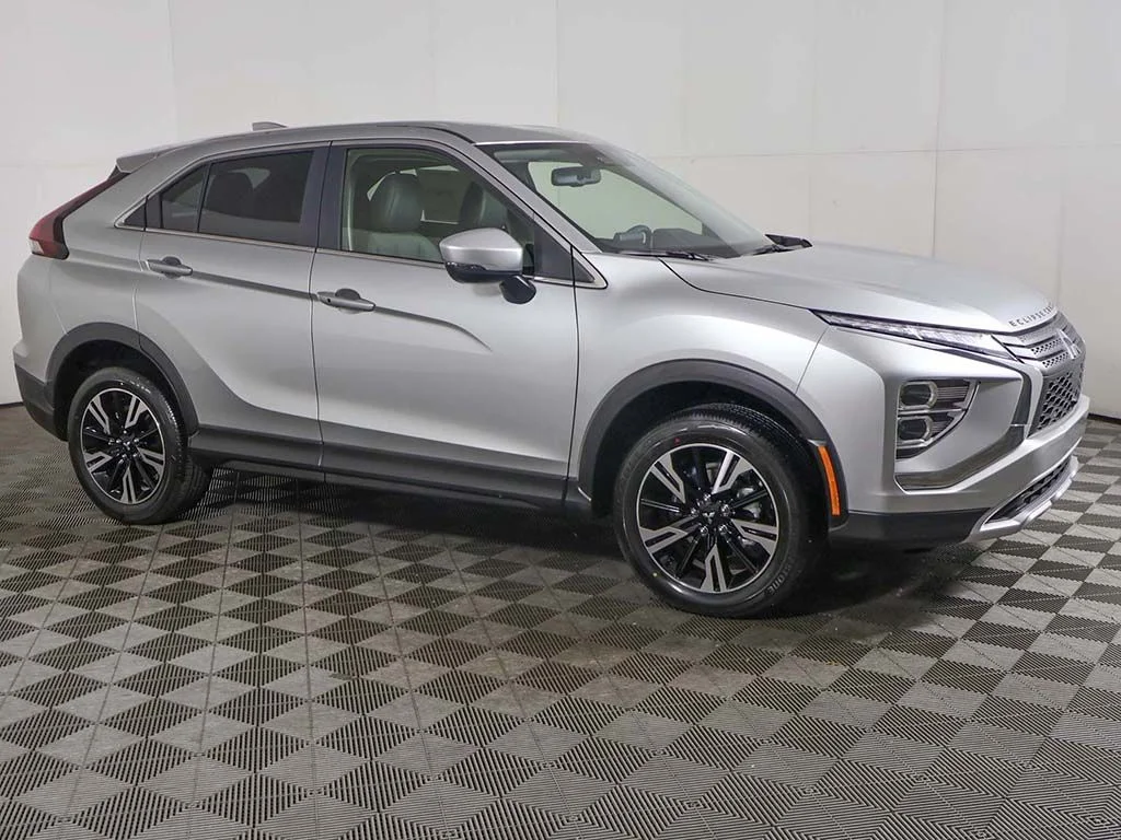New 2026 Silver Mitsubishi SE image 14