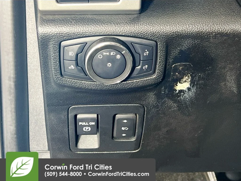 Used 2020 Magnetic Metallic Ford Lariat image 18