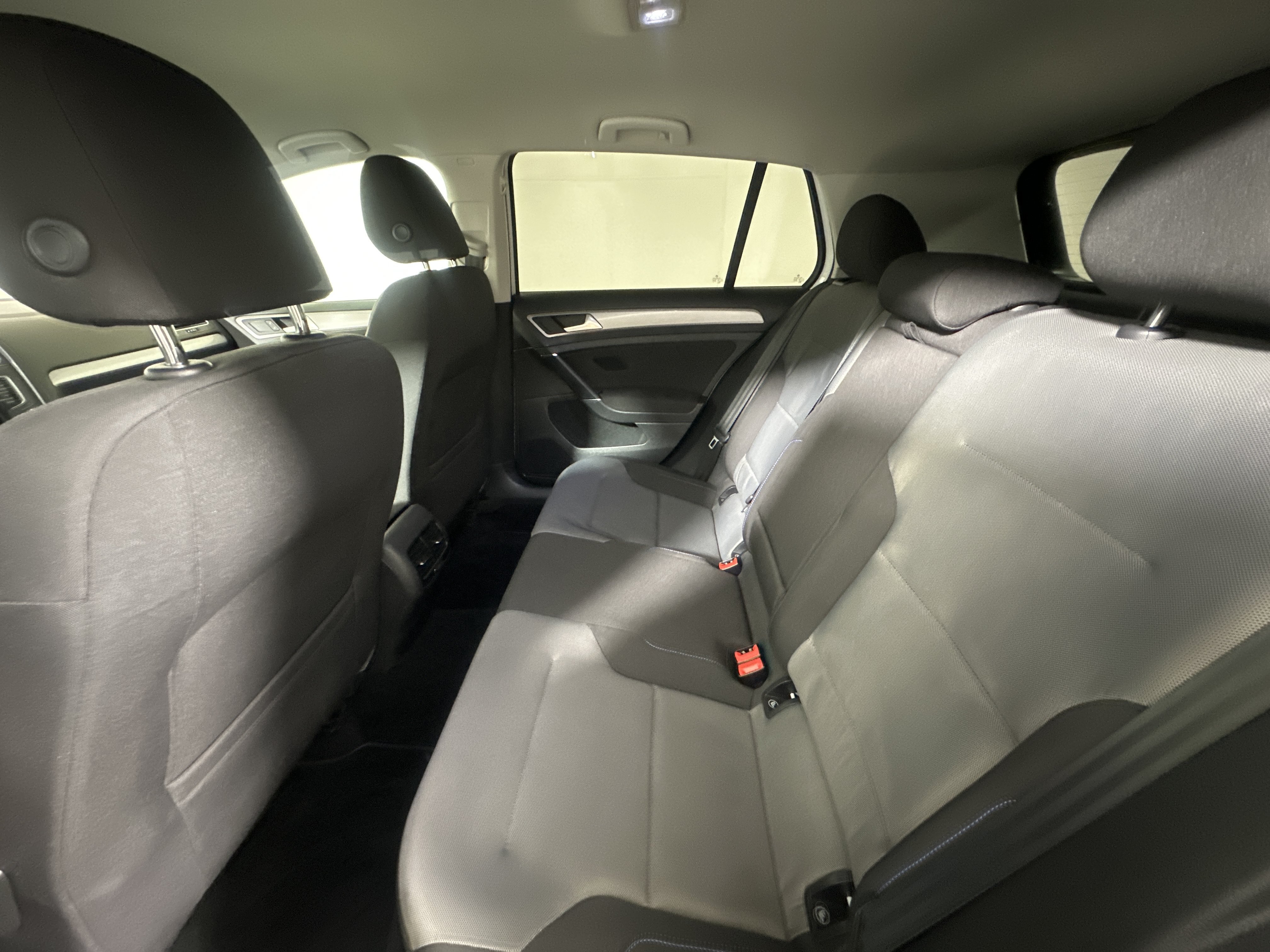 Used 2016 White Volkswagen SE image 20
