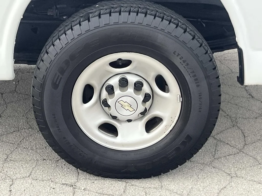 Used 2020 SUMMIT WHITE Chevrolet RWD 2500 Regular Wheelbase WT image 28
