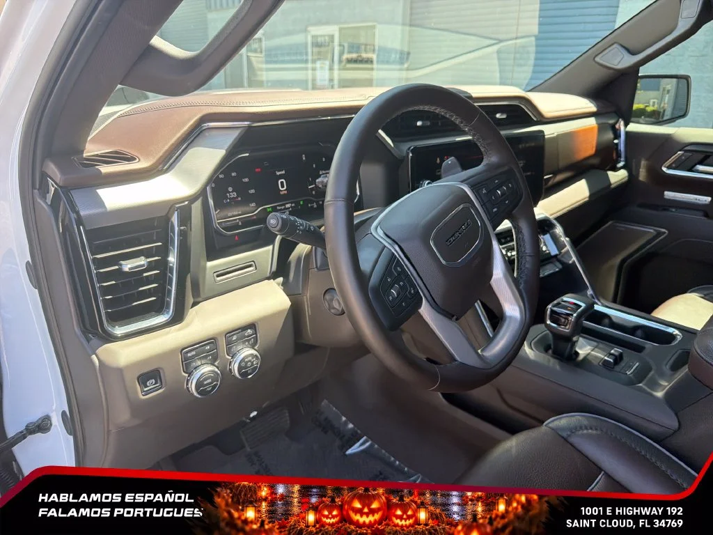 Used 2025 White Frost Tricoat GMC Denali image 17
