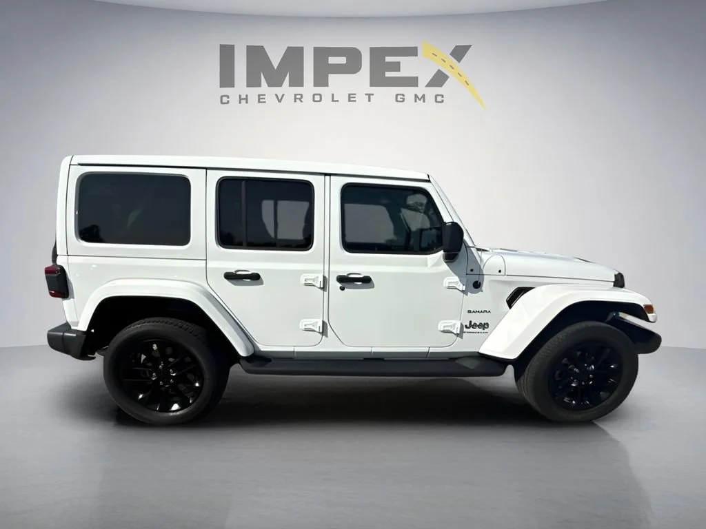 Used 2023 White Jeep Sahara image 6
