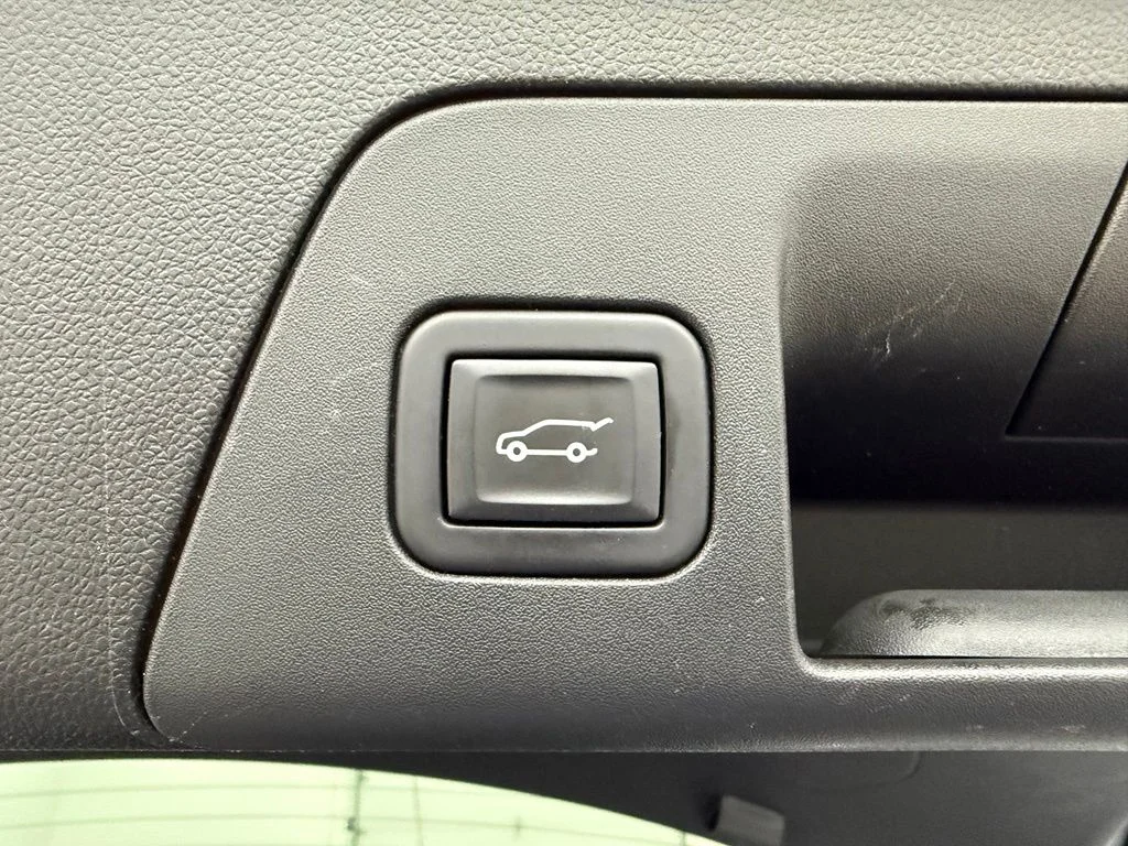 Used 2023 Gray Buick Essence image 13