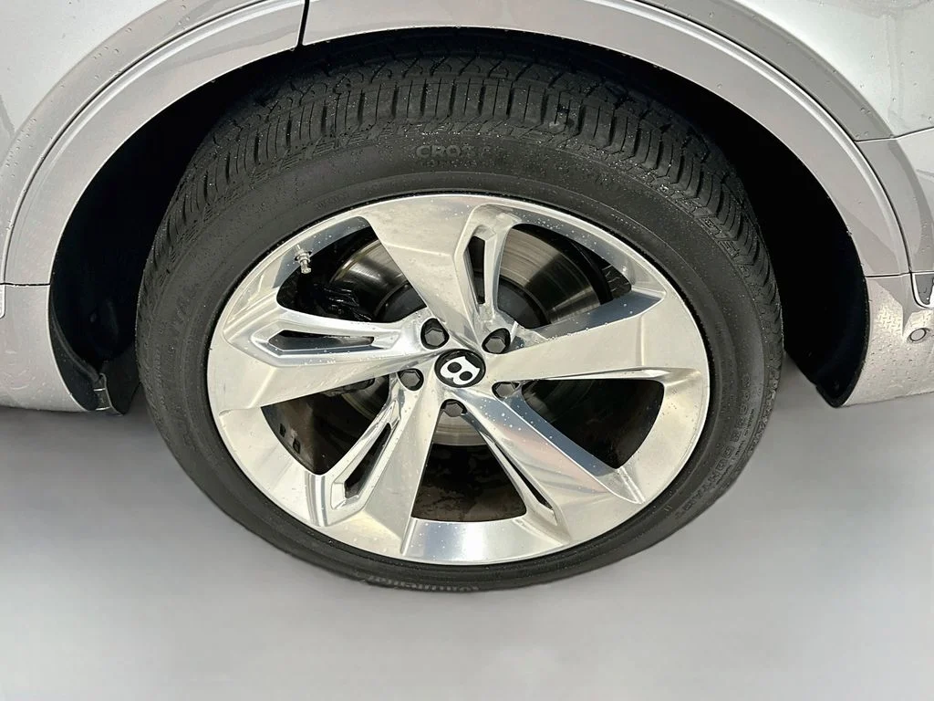 Used 2018  Bentley W12 image 34
