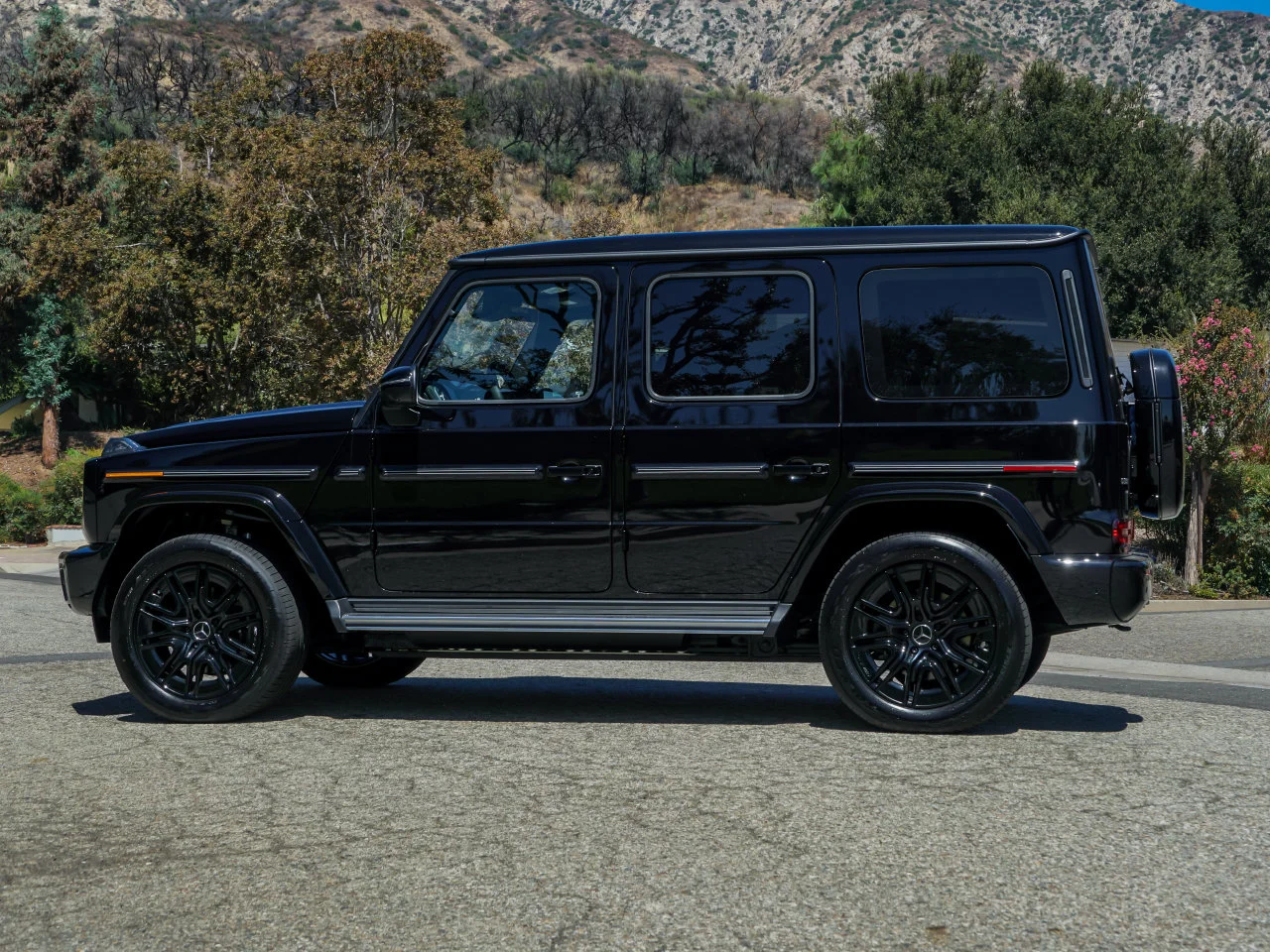 New 2027 Obsidian Black Metallic Mercedes-Benz G 580 image 3