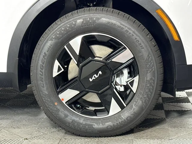 New 2026 Glacial White Pearl Kia LX image 10
