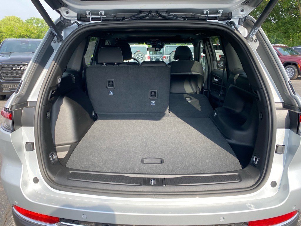 2025 Jeep Grand Cherokee Laredo - Photo 13