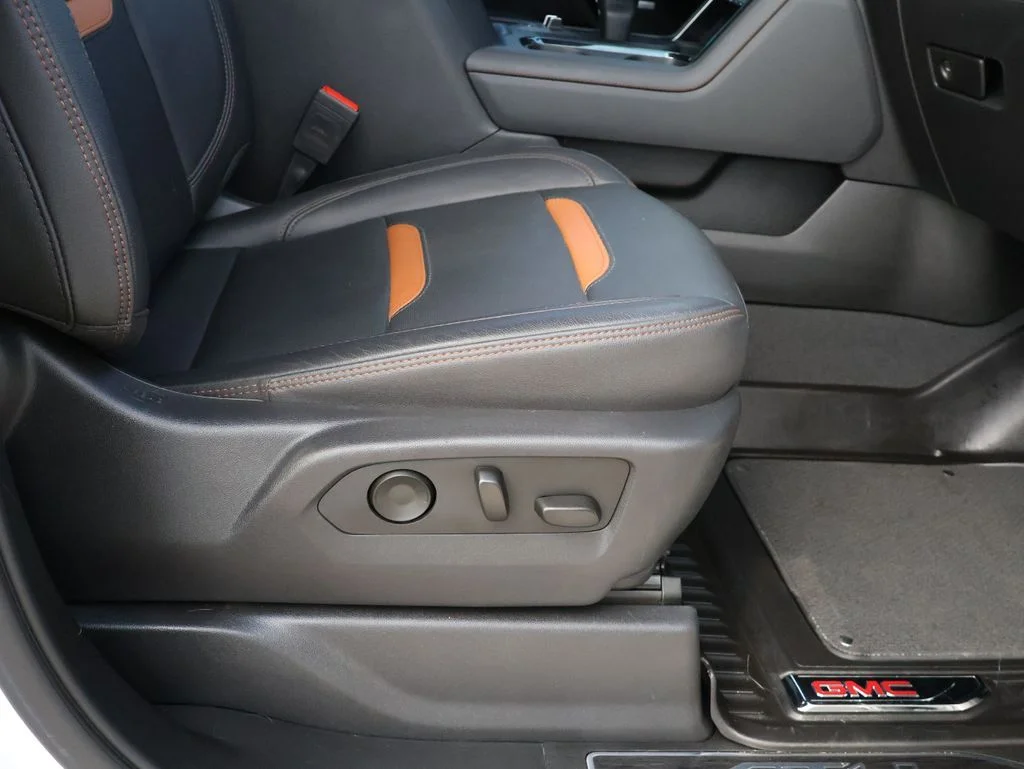 Used 2023 White GMC AT4 image 13