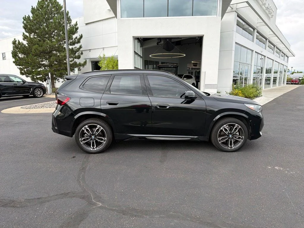 Used 2023 Black Sapphire Metallic BMW xDrive28i image 6