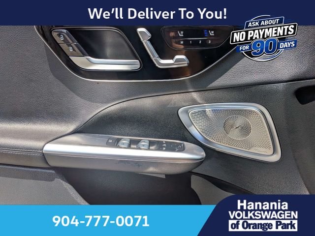 Used 2023  Mercedes-Benz C 300 image 29