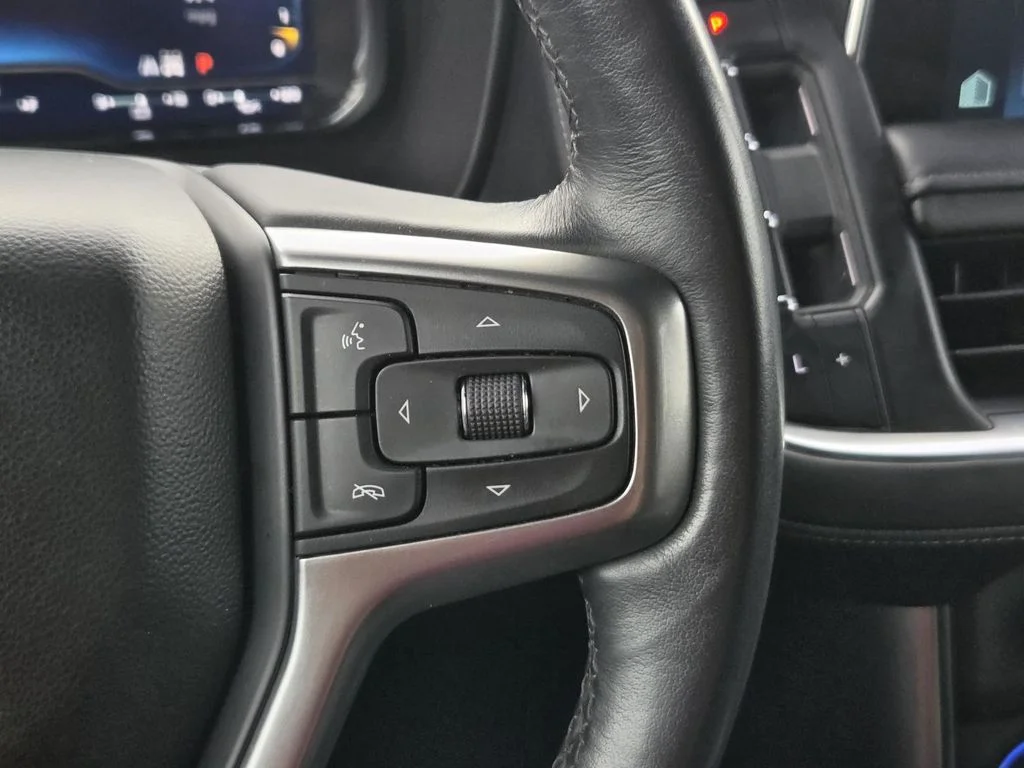 Used 2022 Black Chevrolet Z71 image 20