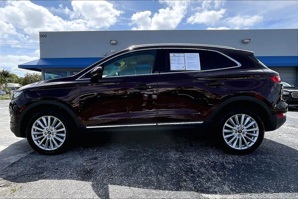 Used 2019 Red Lincoln Standard image 31