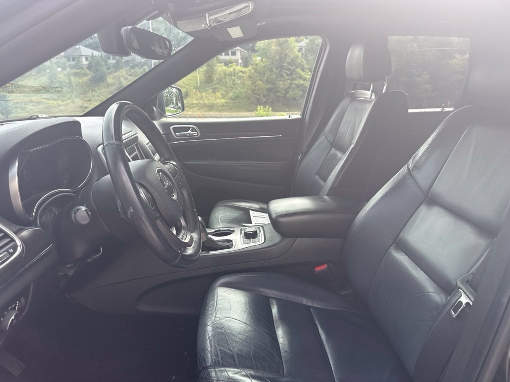 Used 2018 Diamond Black Jeep Limited image 9