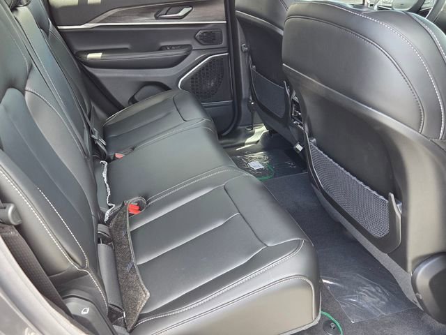 New 2026 Baltic Gray Metallic Clear-Coat Exterior Paint Jeep Limited image 12