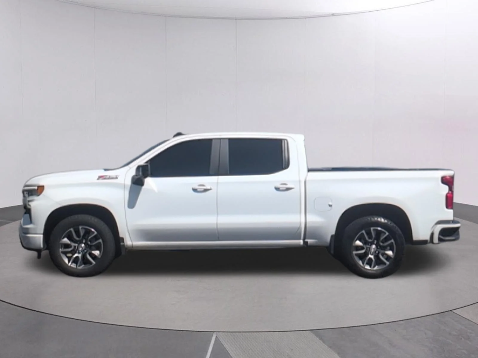Used 2025 Summit White Chevrolet RST image 2