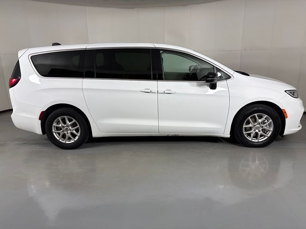 Used 2024 White Chrysler Touring L image 9