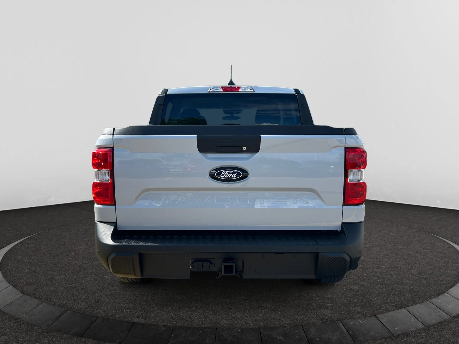 New 2026 Space White Metallic Ford XLT image 4