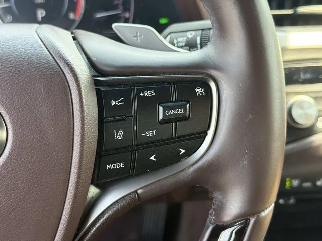 Used 2021  Lexus 350 image 11