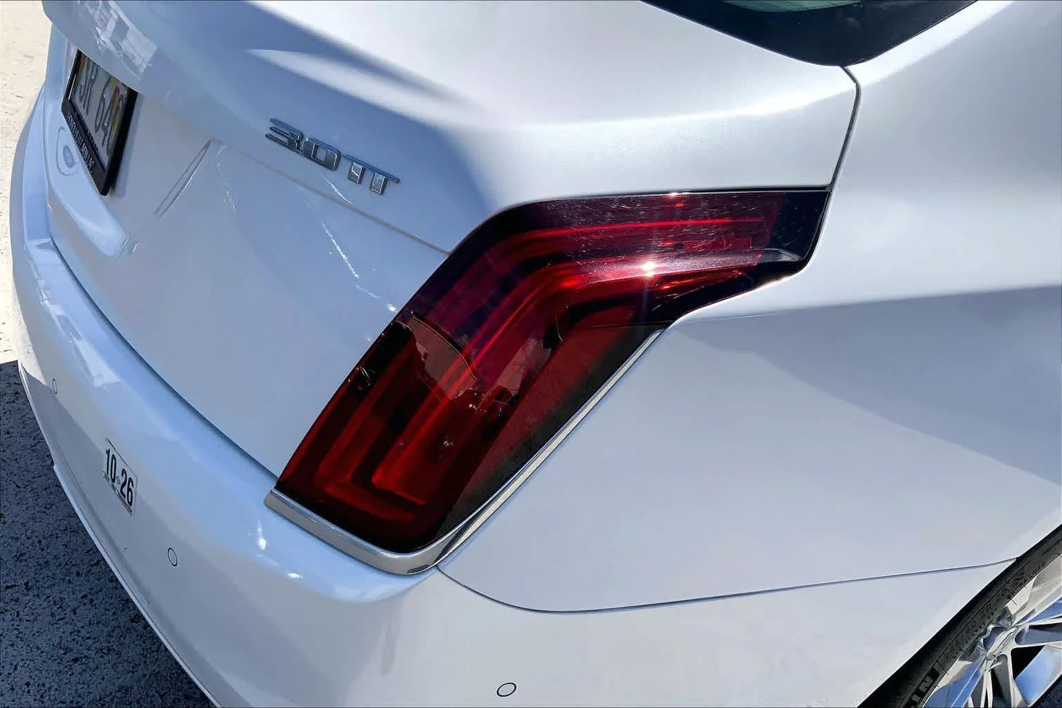 Used 2017 CRYSTAL WHITE TRICOAT Cadillac Platinum AWD image 32