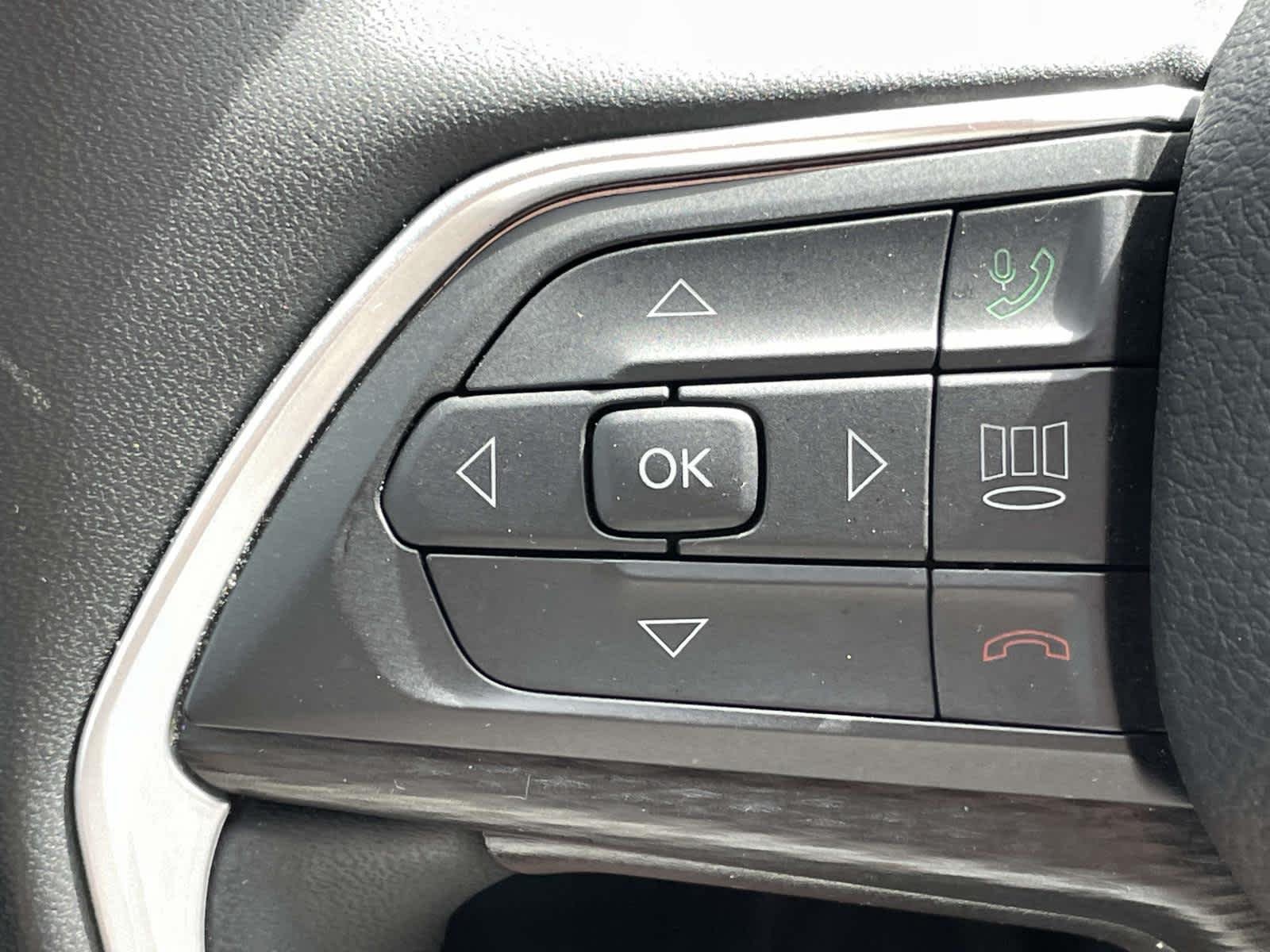 Used 2023 Baltic Gray Metallic Clearcoat Jeep Altitude image 35