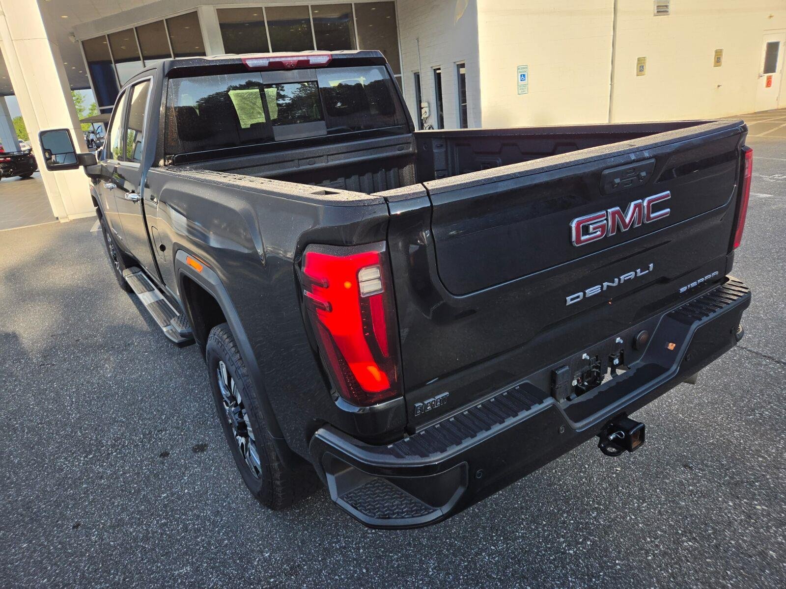 Used 2025 Onyx Black GMC Denali image 9