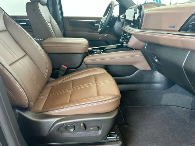 Used 2025 Black Chevrolet High Country image 27