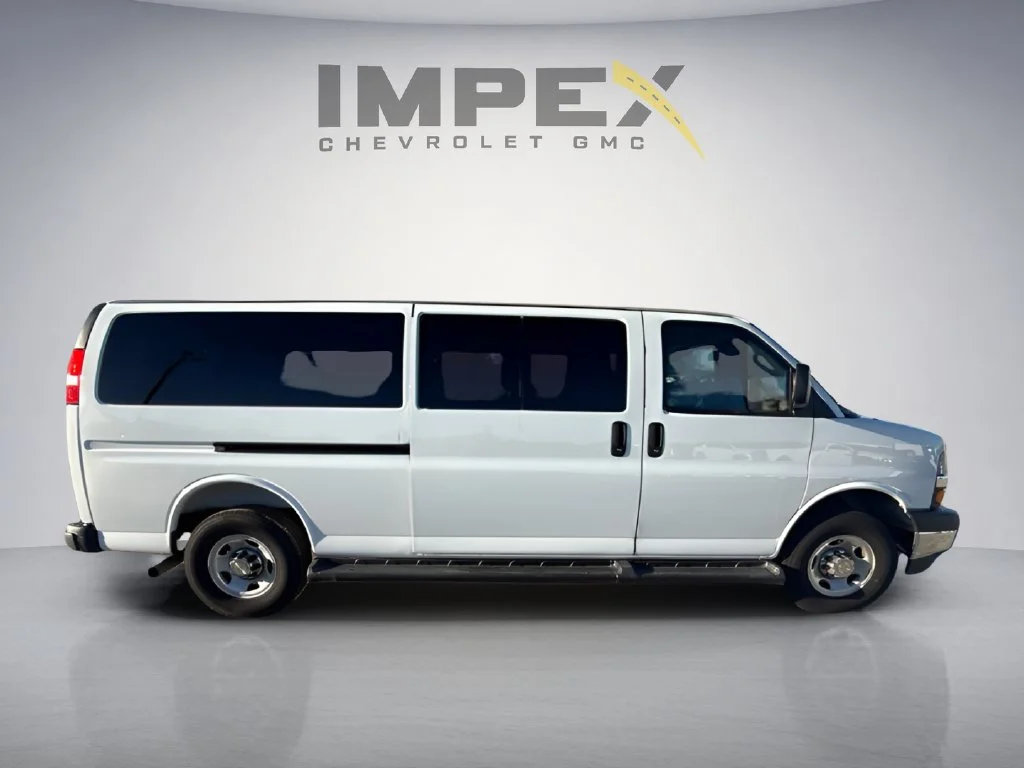 Used 2025 White Chevrolet LT image 6
