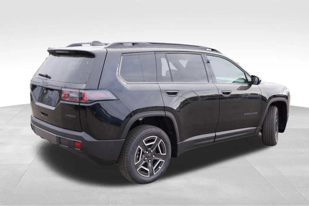 New 2026 Diamond Black Crystal Pearlcoat Jeep Laredo image 3