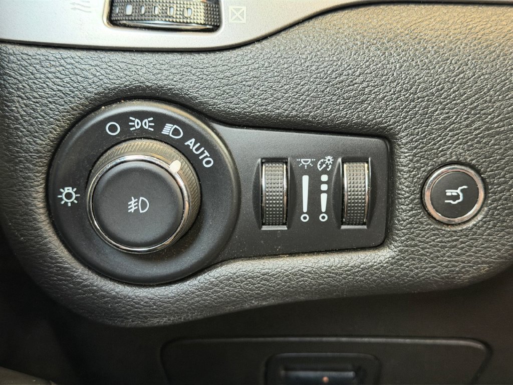 Used 2021 Blue Jeep Limited image 25